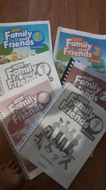 книга family and friends: Famili and friends