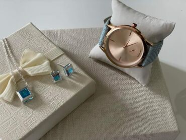 Setovi nakita: Komplet nakita sa kutijom
Cena 2000din — 3