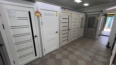 срочно продаю дверь межкомнатная: Doors with glass
