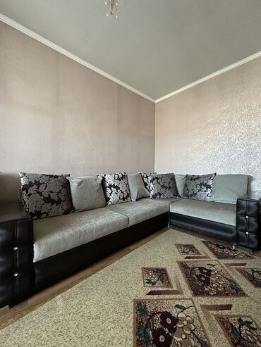мягкая мебель для кухни: Угловой диван, цвет - Серый, Б/у