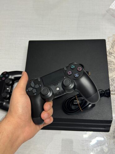 PS4 (Sony Playstation 4): Salam,Playstation pro 1TB satılır. İçərisində 11 ədəd ən yenigündəm və