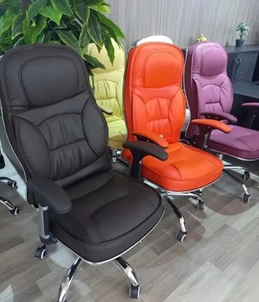 Ofis və oyun kresloları: Yeni, Təkərli, Qolları tənzimlənmir, Dəri — 10