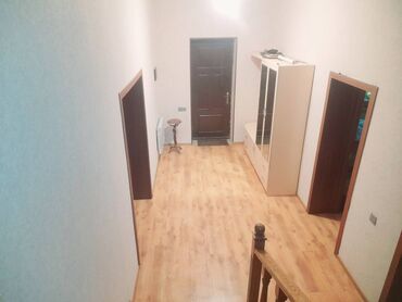 Həyət evləri və villaların satışı: 300 kv ev ikidasli tikili. Qaz su isiq daimi. Avtobus dayanacaginin — 2