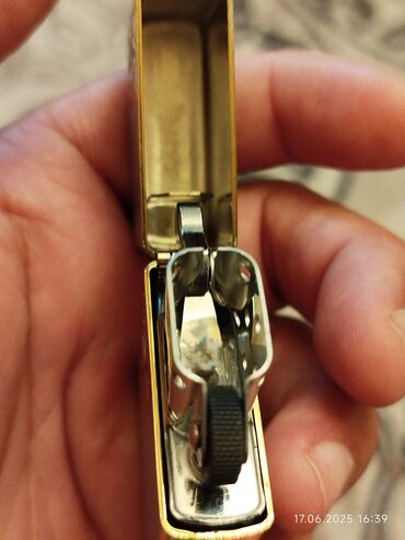 Qəlyan, vayp və aksesuarları: Zorro alışqan 35 manat,Alısqan üçün benzin 10 manat — 8