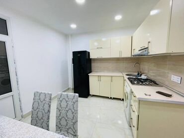 Uzunmüddətli kirayə mənzillər: 28 may, Heydər Əliyev sarayının yanında, 2 mərtəbəli binanın 1-ci — 3