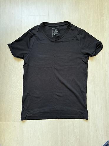 palto qara: Qara rəngli unisex T‑shirt - Sadə, minimal dizayn; dairəvi yaxa - — 1