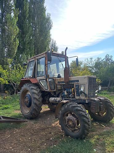 Трактор колесный с кабиной - Полный привод 4x4 (визуально – передний at lalafo.kg Трактор колесный с кабиной - Полный привод 4x4 (визуально – передний