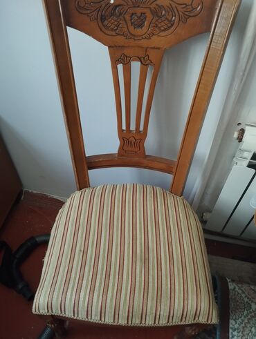 Stullar: Qonaq otağı üçün, Açılan, Dördbucaq masa, 8 stul