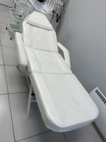Медицинская мебель: Кушетка косметологическая в идеальном состоянии покупала за 18000 с