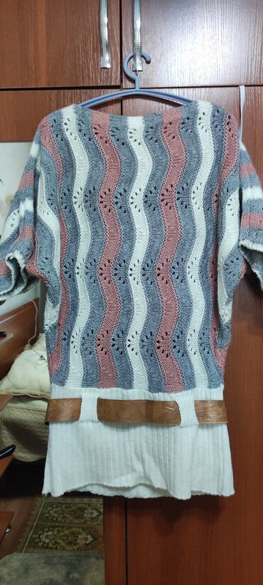 стильные вязаные свитера: Женский свитер