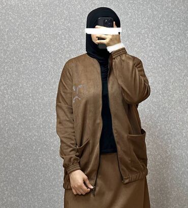 Dəstlər, kostyumlar: *Sport, Ətəkli Dəst.* *Parça: Nabuk.* *Ölçü: Standart: (38 40, 42, 44 — 9