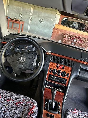 bugatti eb 112 6 mt: Mercedes-Benz E-Class (W210) sedan - Gövdə: 4 qapılı sedan, gümüşü — 10