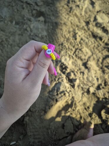 Üzüklər: Muncuqlu üzükler bürclerle cütü 1 manat,sadesi 0,50 qepik.her rengi — 22