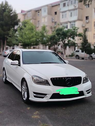 dayun 250: Mercedes-Benz C-Class sedan (C250 emblemli), ağ rəng. Xüsusiyyətlər — 6