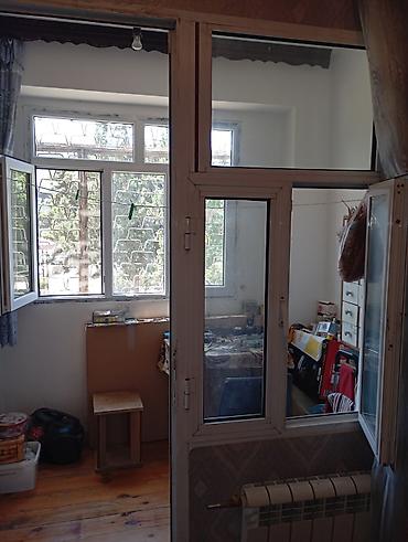 Köhnə tikili: 2 otaqlı 3 otağa düzəldilmiş mənzil satılır. Bu yaxınlarda təmir — 18