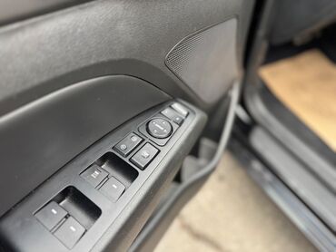 Hyundai: Hyundai Elantra: 1.6 l | 2016 il Sedan — 1