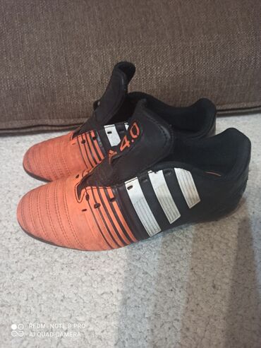 metalni kramponi za kopacke adidas: Adidas Kopačke za dečake, ima tragove nošenja ali bez oštećenja