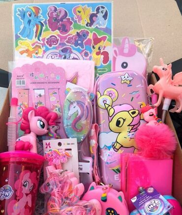 Unicorn və My Little Pony mövzulu əşyalarla dolu bu hədiyyə dəsti