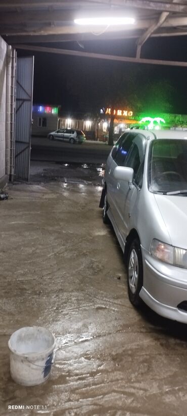 машина спортивная: Honda Odyssey: 1998 г.