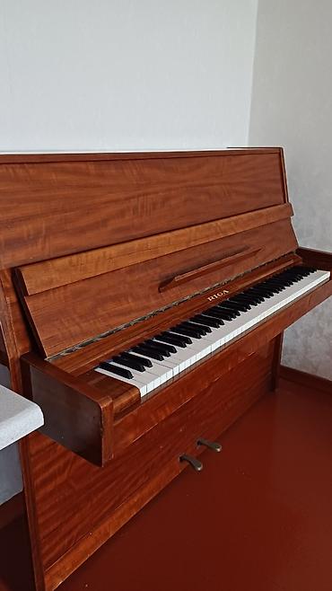 Пианино: Срочно продаю Пианино RIGA. Красное дерево, состояние отличное! В — 10