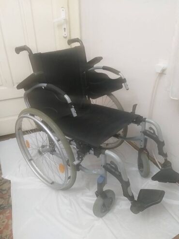 Invalidska kolica: Francuska aluminijumska invalidska kolica cuvene marke INVACARE, u — 4