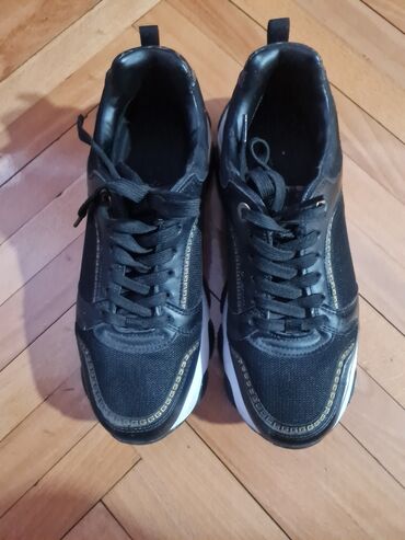 patike tn air max: Guess, 38.5, bоја - Crna