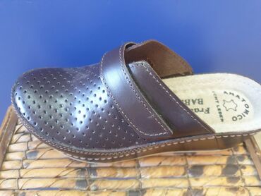 Papuče: Kozne anatomske klompe 
Cena 3950 din 36-41 — 11