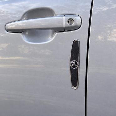 защитные стекла: Mitsubishi loqolu avtomobil qapı qoruyucusu — qara, 4 ədəd Avtomobil — 2