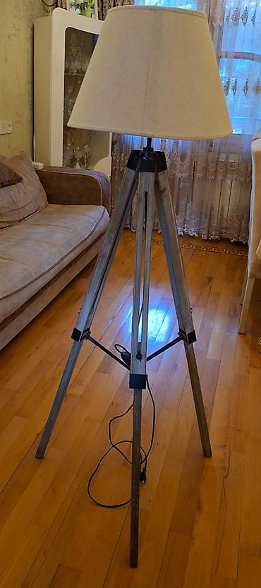 döşəmə lampası: Tripod dizaynlı döşəmə lampası 150m.alınıb. - Üçayaqlı (tripod) — 2