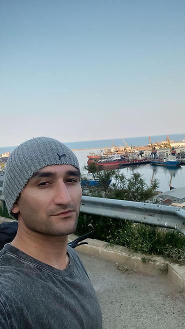 Digər baş geyimləri: Salam Adim Ferid 33 yasim Surucu isi axtaram ayle şoferi olsa olar — 1
