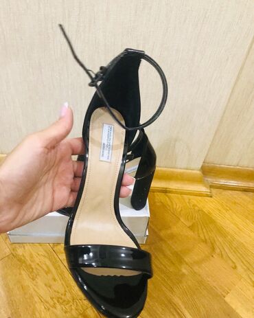 Basanoşka və səndəllər: Ölçü: 38.5, rəng - Qara, Yeni — 9