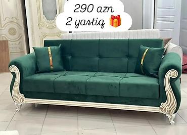 Zümrüd-yaşıl rəngli, klassik üslubda 3 nəfərlik yumşaq divan. -