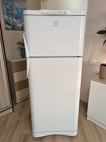 сломанная техника: Холодильник Indesit, Б/у, Двухкамерный, 60 * 145 * 65