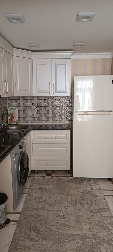 Uzunmüddətli kirayə mənzillər: Yol kenarinda Marshurut dayanacaginin arxasinda 3cu mertebede -da lalafo.az — 17 Uzunmüddətli kirayə mənzillər: Yol kenarinda Marshurut dayanacaginin arxasinda 3cu mertebede — 17