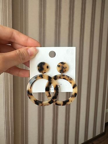 Серьги: 1 2 3 по 500 сом,остальные по 300 сом — 4