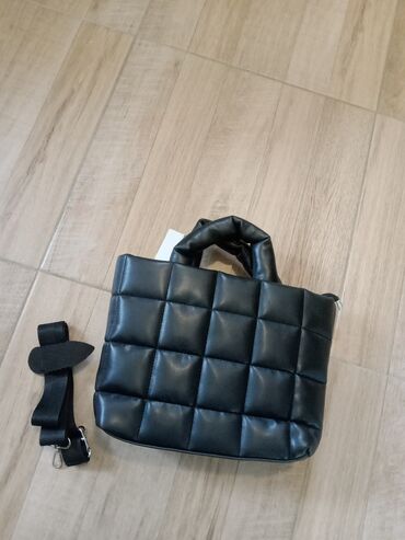 chanel crna torbica: Elegant purse, Lc Waikiki, Material: Poliuretan