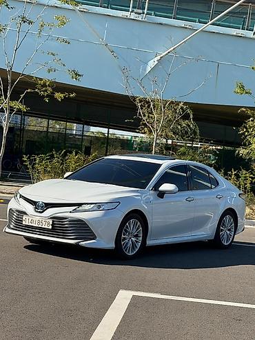 es lexus: Toyota Camry: 2021 г., Гибрид, Седан — 10