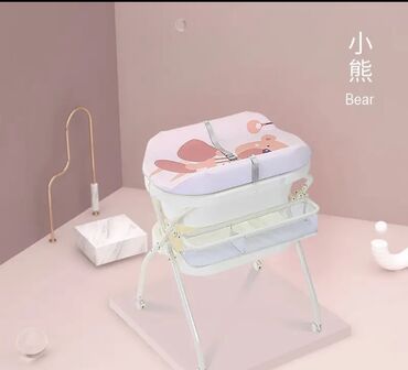 новорожденным: Пеленальный столик и ванночка в одном. Съемная просторная ванночка