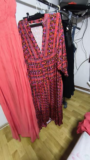 una kruna: Duga letnja haljina bez naramenica – koralno roze - Model: maxi — 3