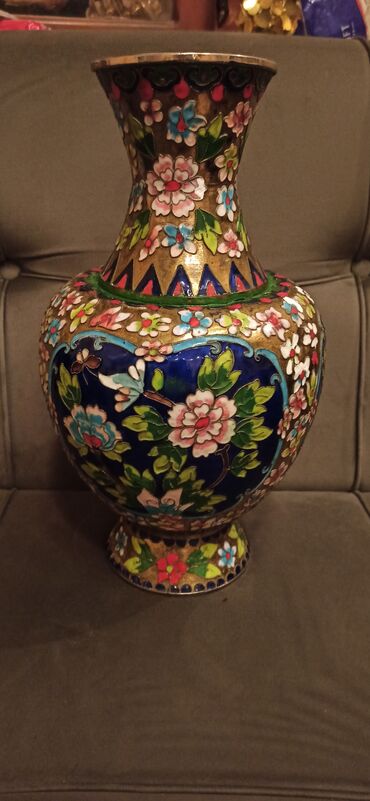 Əntiq qablar: Antik dekor kolleksiyası – 4 ədəd 1) Emallı metal fincan altlıq/şüşə — 1