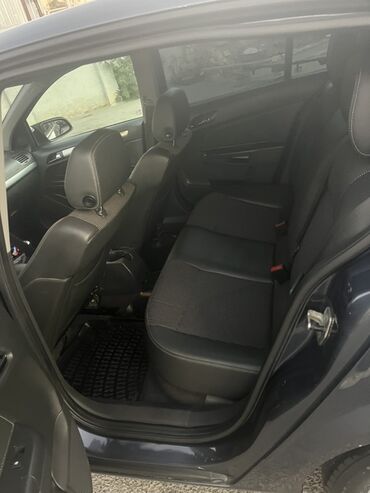 Opel: Opel Astra H – 5 qapılı hetçbek Xüsusiyyətlər: - Kuzov — 12