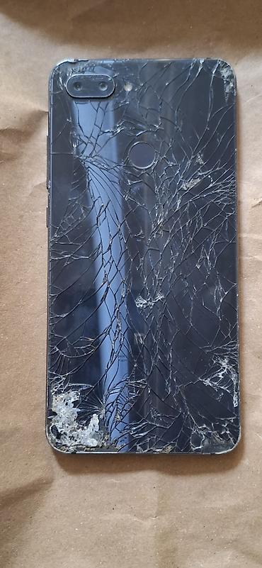 lian li: Xiaomi Mi 8 Lite, rəng - Qara, 
 Qırıq — 3