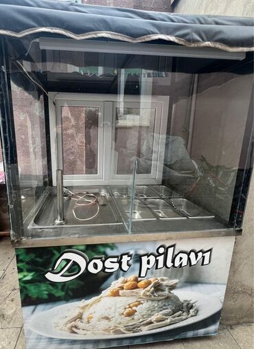 Butkalar, köşklar: Pilav ve isdenilen nese bisirib satmag ucun araba. Hem arandiya