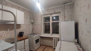 квартира бишкек без хозяин: 1 бөлмө, 33 кв. м, Жеке план, 2 кабат, Косметикалык ремонт