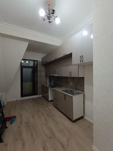 Uzunmüddətli kirayə mənzillər: Sumqayıt şəhəri Bulvar Mirvaridən qanuni 3 otaqlı mənzil boş vəziyətdə — 26