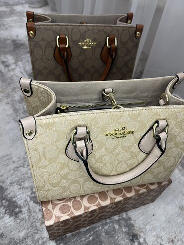 комплект серьги и кольцо с жемчугом: Сумочка Coach 😍 Тетрадь помещается ✅ В комплекте: широкий