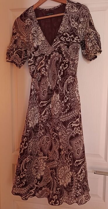 шелковая платья: Платье шелковое в отличном состоянии, внутри х/б подклад, размер 38