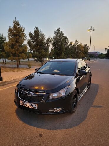 traktor altlıqlı qara qadın bosonojkaları: Chevrolet Cruze: 1.4 л | 2013 г. Седан