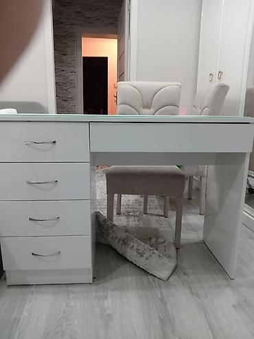 Düz masa, Siyirməli, Polkalı, Şüşə