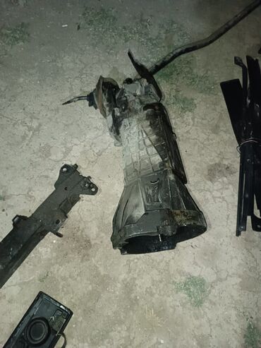 Digər avtomobil ehtiyat hissələri: Avtomobil üçün müxtəlif ehtiyat hissələri dəsti, o cümlədən sürətlər